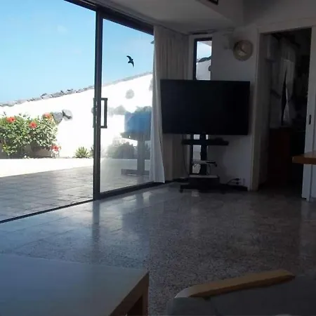 Sleeps 4 Wifi בית נופש