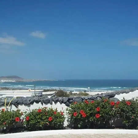 Feriehus Sleeps 4 Wifi Famara